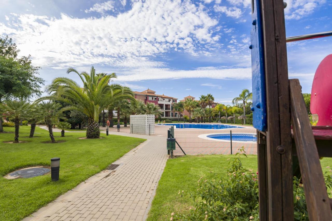 Prado Golf By H Apartment Исла Канела Екстериор снимка
